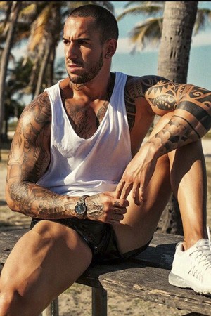 Bisexual male London escort Bisexual male London escort